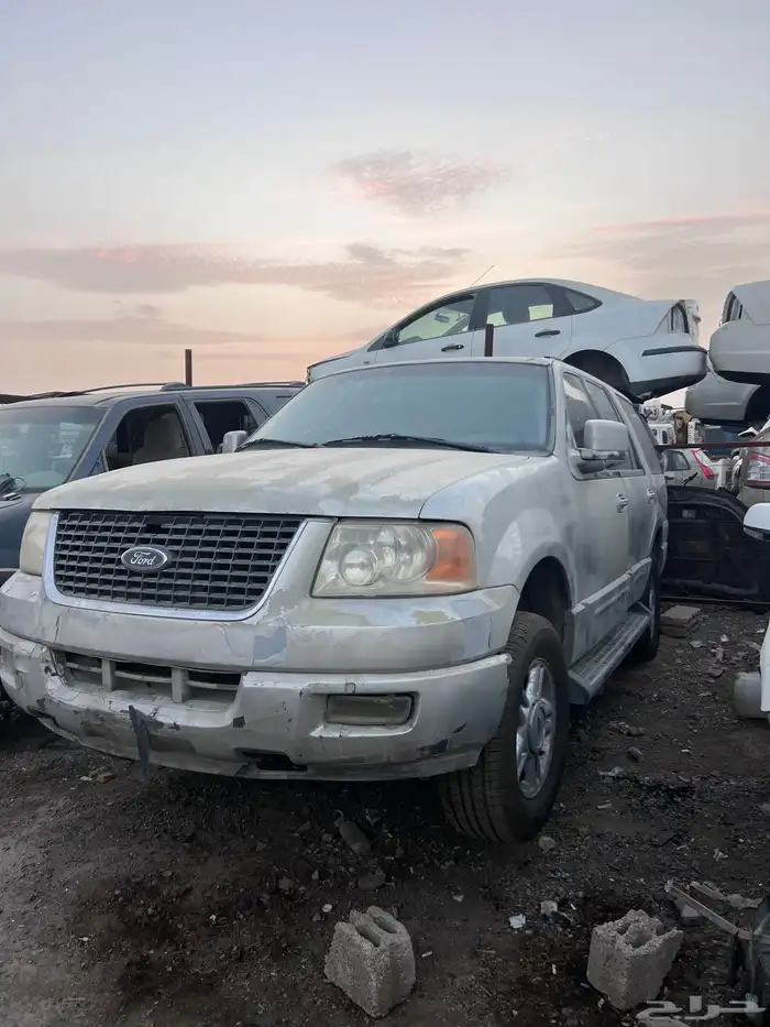 يوجد لدينا قطع غيار اكسبديشن مديل 2004 3