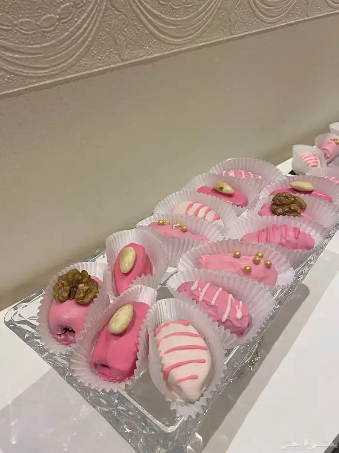 تمر محشي بالمكسرات مغلف بالشوكلاته 2