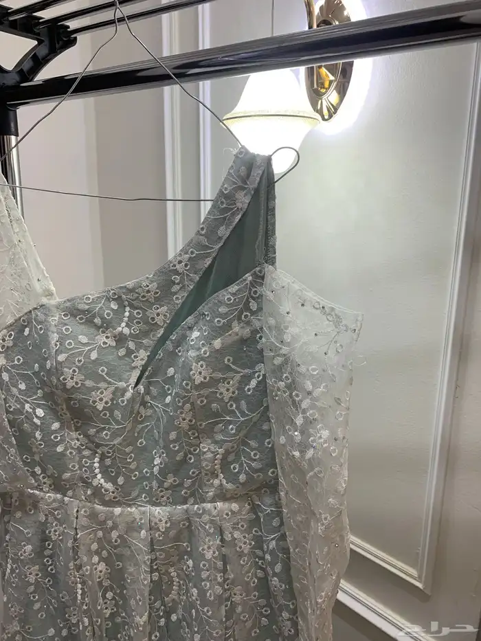 فساتين للبيع استخدام 6ساعات فقط 4