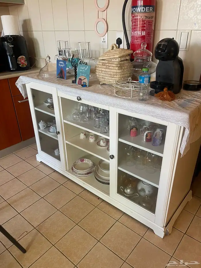 ثلاجة و تلفزيون و طاولة 10