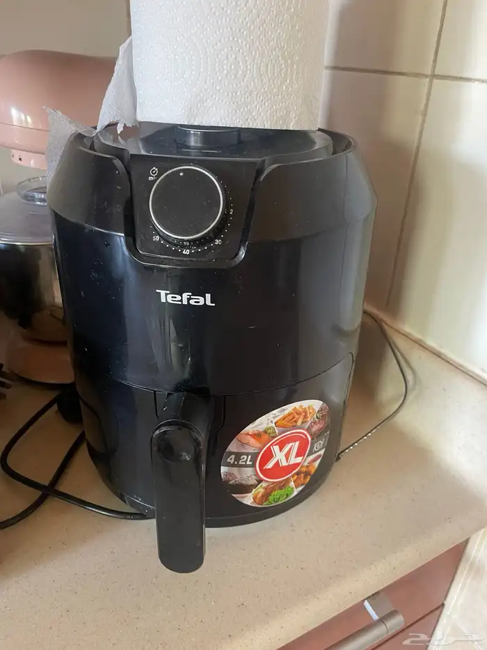 ثلاجة و تلفزيون و طاولة 8