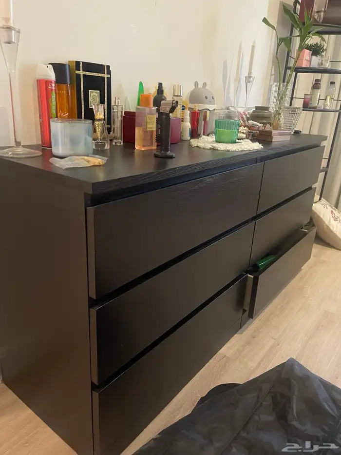 ثلاجة و تلفزيون و طاولة 19