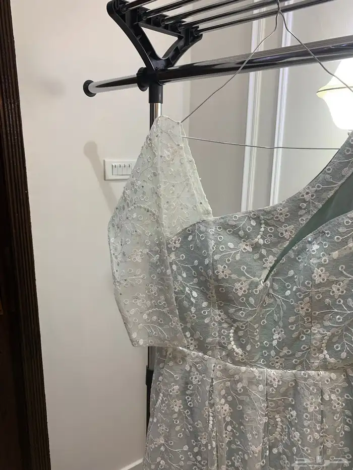 فساتين للبيع استخدام 6ساعات فقط 5