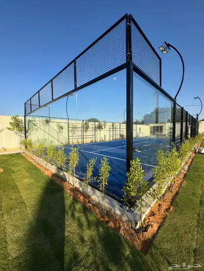 متوفر ملاعب القدم والبادل 10