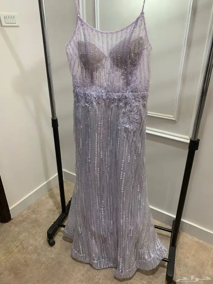 فساتين للبيع استخدام 6ساعات فقط 1