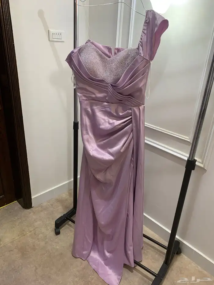 فساتين للبيع استخدام 6ساعات فقط 7