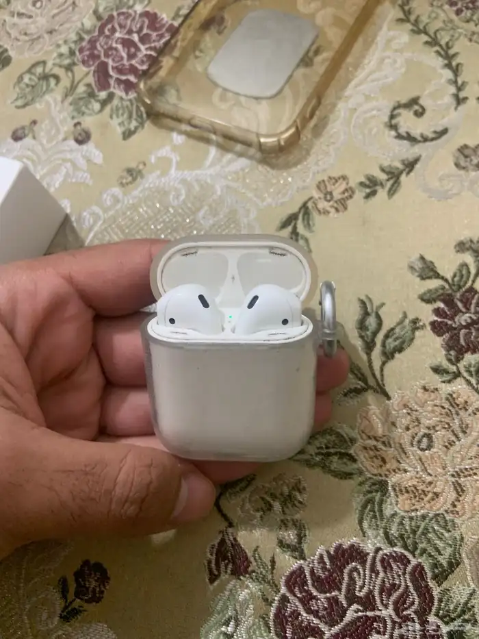 سماعه ايربودز ابل السماعه جديده كنت بستخدك البوكس القديم 2