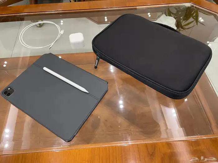 iPad Pro 11 ايباد وكيبورد وقلم 3