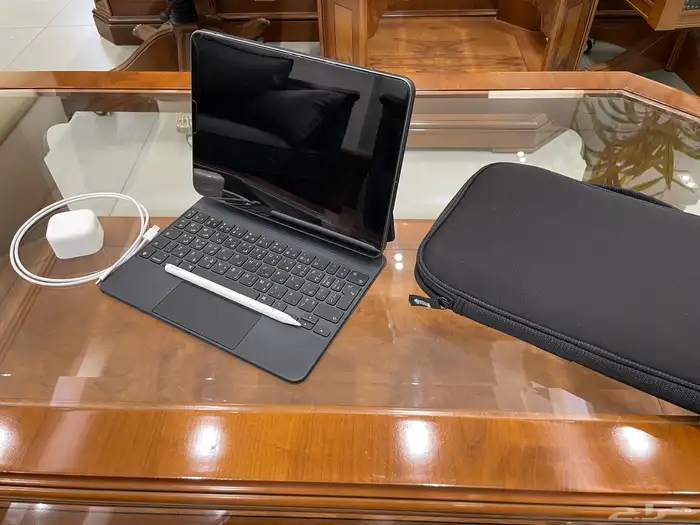 iPad Pro 11 ايباد وكيبورد وقلم 4