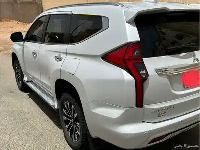 للبيع متسوبيشي مونتيرو ديزل نص فل 2023 المالك الاول 7