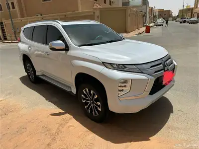 للبيع متسوبيشي مونتيرو ديزل نص فل 2023 المالك الاول 9