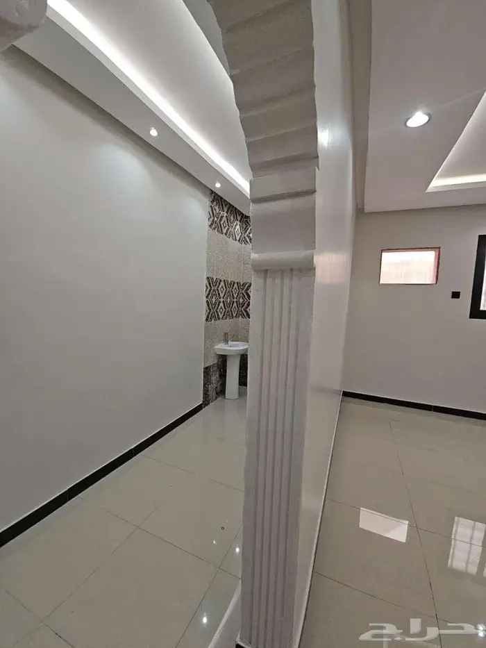 دور أرضي فاخر للبيع شرق الرياض - الجنادرية 7