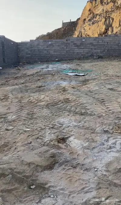 حوش للبيع مريخ مقابل حي التيسير 2