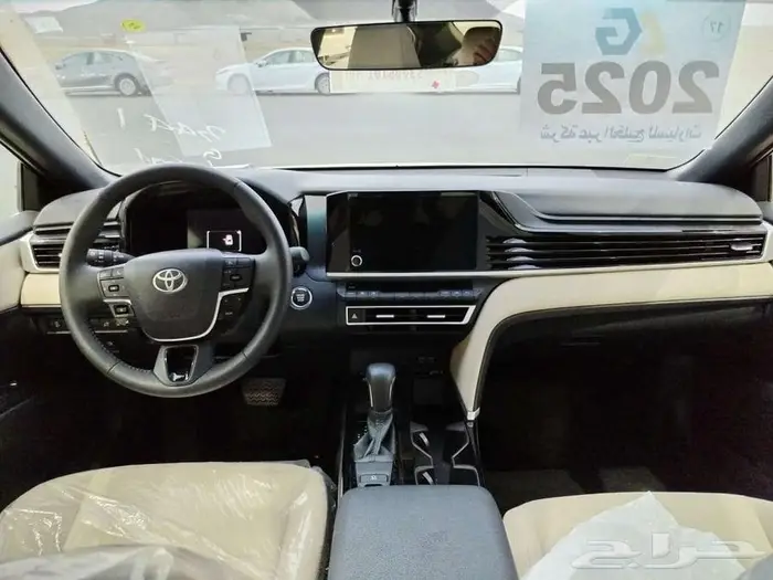 تويوتا كامري LE بنزين 2025 اسود 5