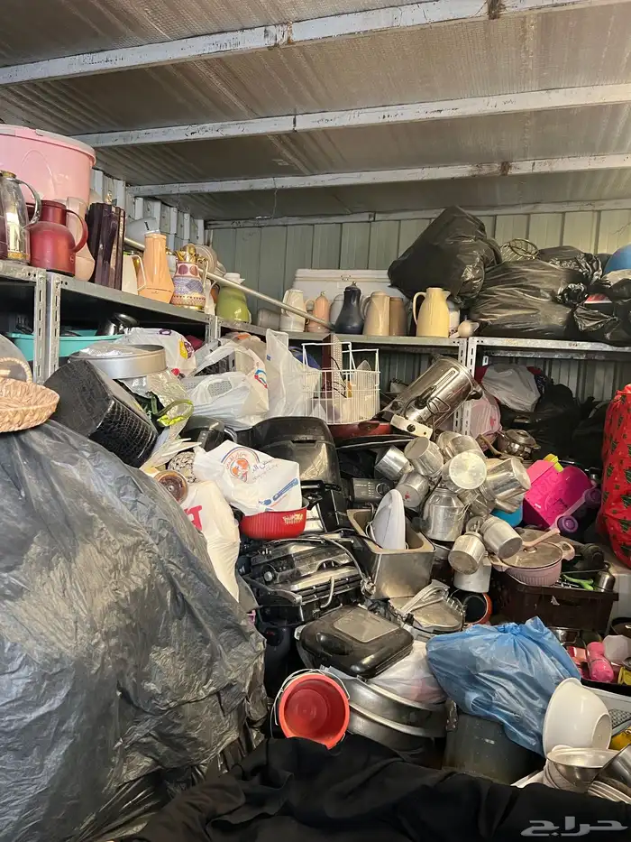 ملابس واحذية وبطانيات ومواعين مستعمله 15