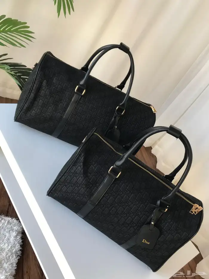 شنط سفر ماركات متنوعة 18