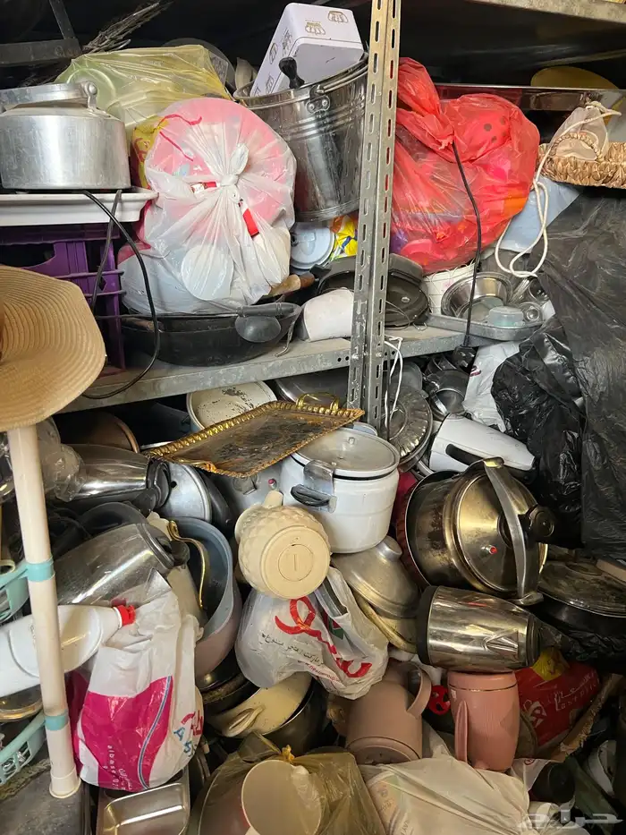 ملابس واحذية وبطانيات ومواعين مستعمله 14