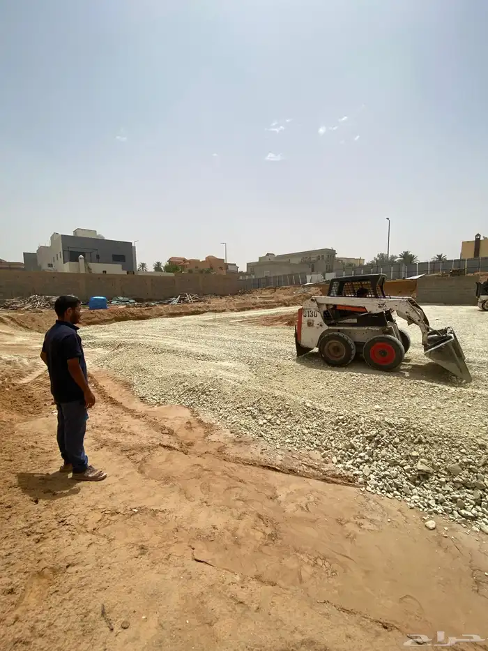 ايجار بوكلين توريد صبيز  بحص  رمل ابيض 12