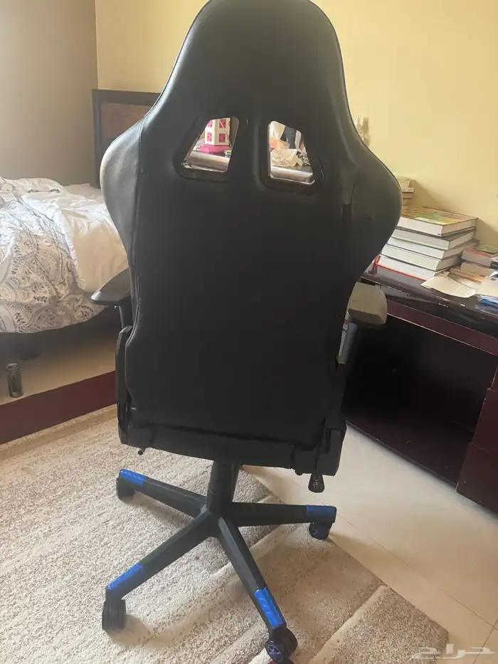 كرسي قيمنق نظيف لونه ازرق 5
