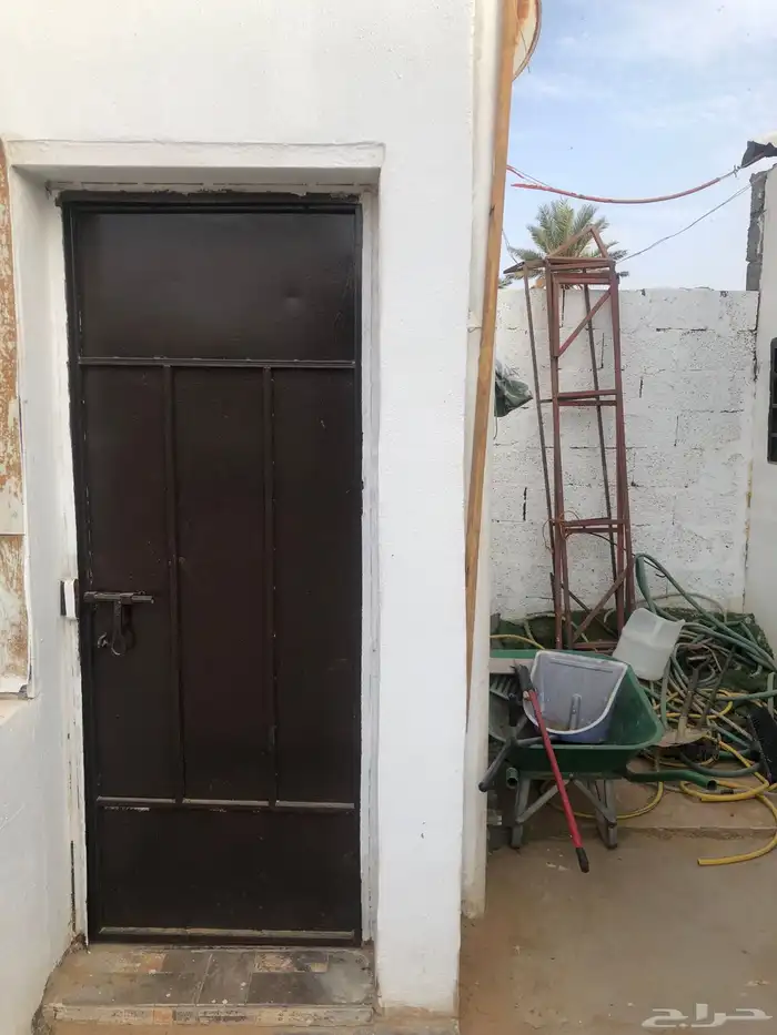يوجد اسطبل فيه غرف خيل للاجار الشهري 2