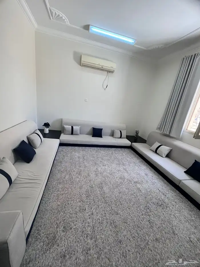 للبيع مجلس عربي مع طاولات زاوية مع فرشة 2