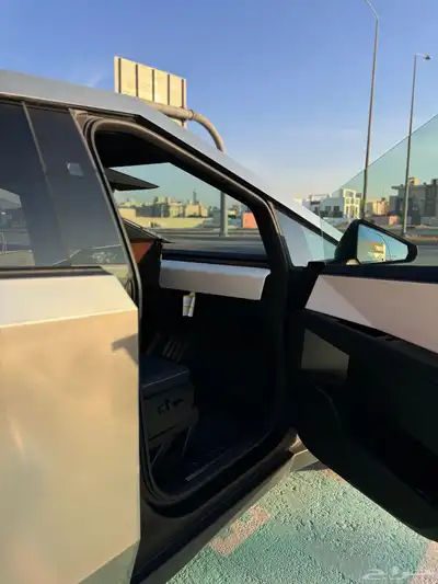 سيارة تسلا سايبرترك 2024 للبيع 1