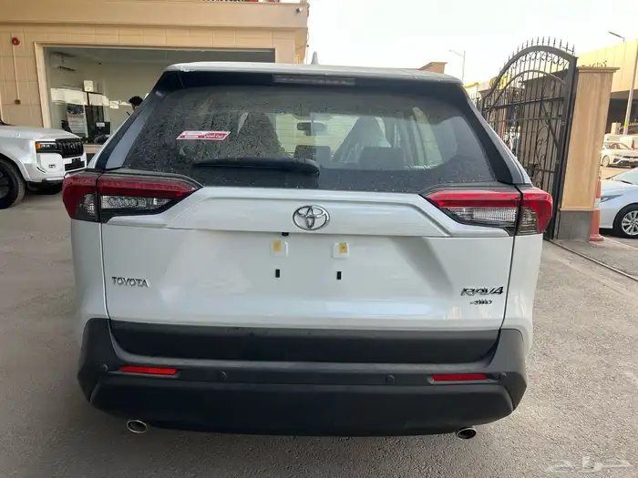 تويوتا راف فور LE دبل بنزين 2025 متاح كاش واقساط 8