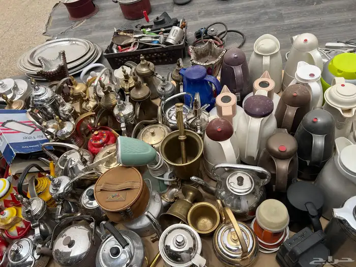 ملابس واحذية وبطانيات ومواعين مستعمله 13