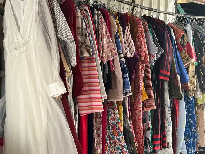 ملابس واحذية وبطانيات ومواعين مستعمله 1