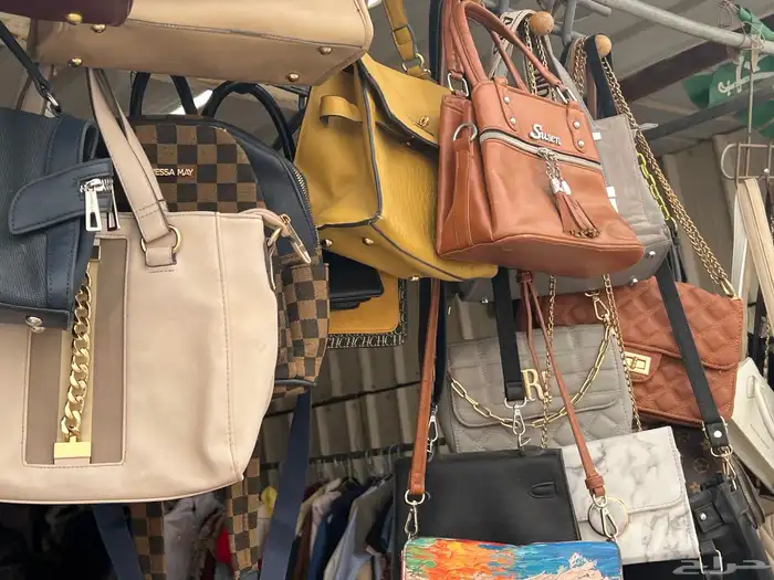 ملابس واحذية وبطانيات ومواعين مستعمله 6