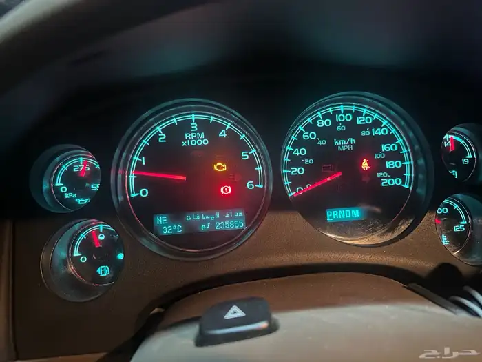 جيمس يوكون 2013 اللون اسود نظيف 7