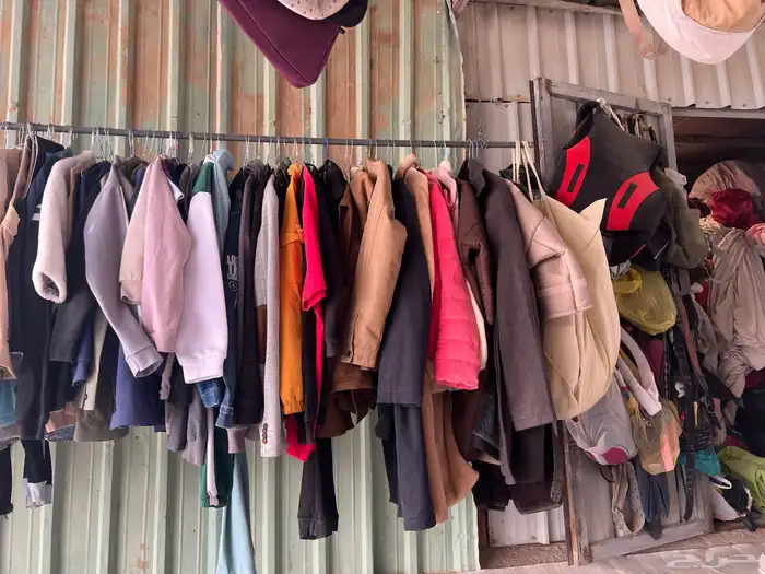 ملابس واحذية وبطانيات ومواعين مستعمله 10