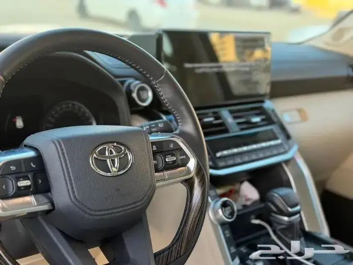 لاندكروزر VX 2023 - سعودي للبيع 0