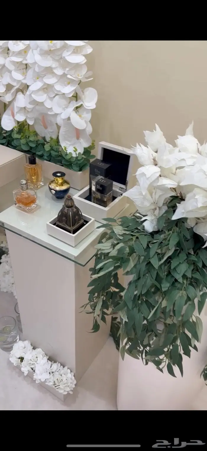 ركن عطور للايجار مع مشرفه . 0
