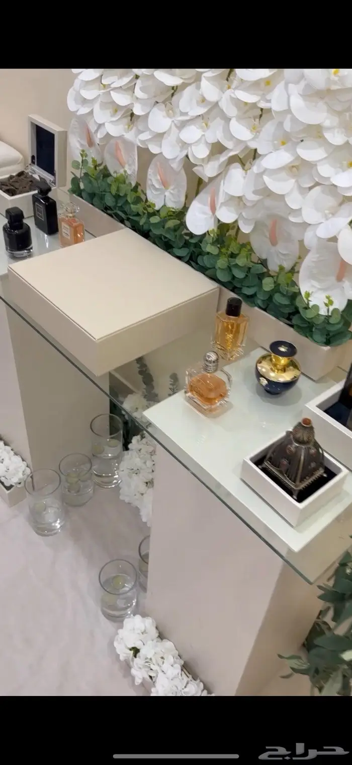 ركن عطور للايجار مع مشرفه . 3