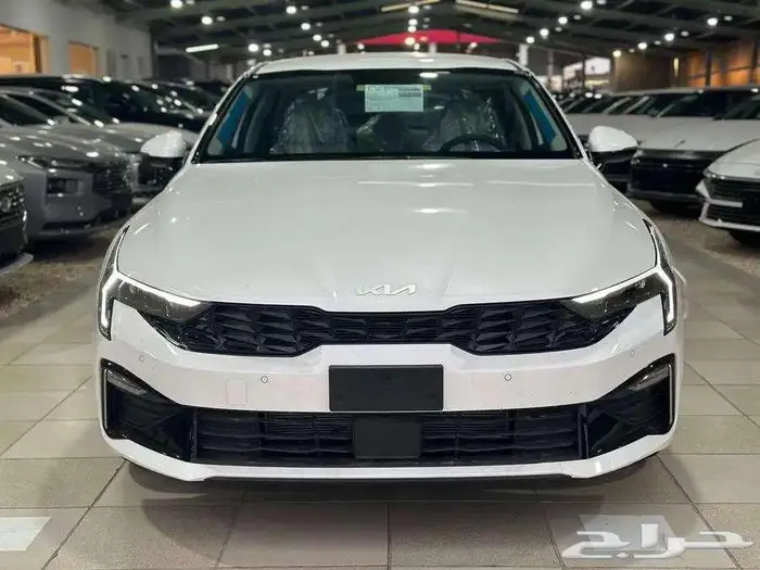 كيا K5 2025 ستاندرد مطور ابيض واسود ورمادى 2