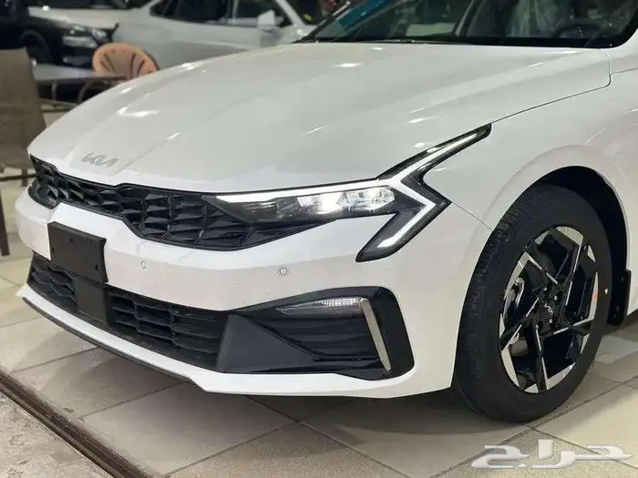 كيا K5 2025 ستاندرد مطور ابيض واسود ورمادى 6