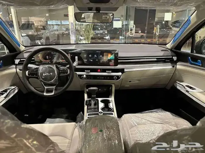 كيا K5 2025 ستاندرد مطور ابيض واسود ورمادى 8