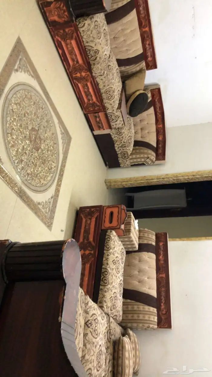 كنب طراز خشب 1