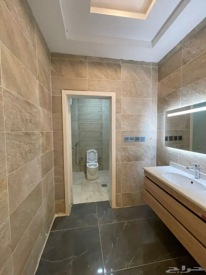 عماره للبيع نظام فله دورين وثلاث شقق من أربع غرف بخدماتها 1