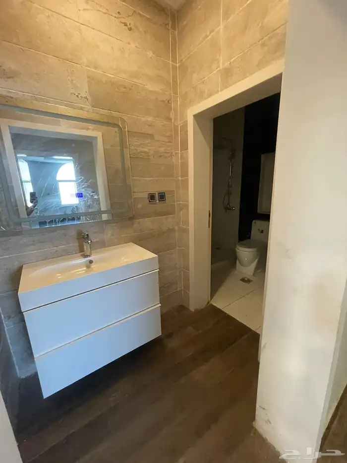 عماره للبيع نظام فله دورين وثلاث شقق من أربع غرف بخدماتها 15