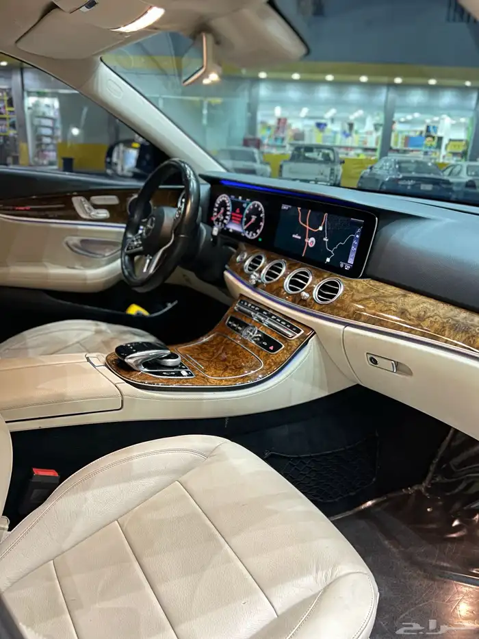 مرسيدس E300 2020 24