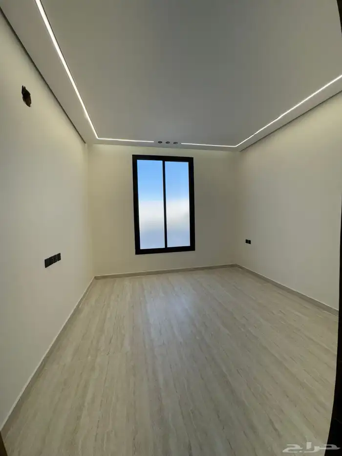 للبيع شقه سطح ب مصعد حي الجنادريه 2