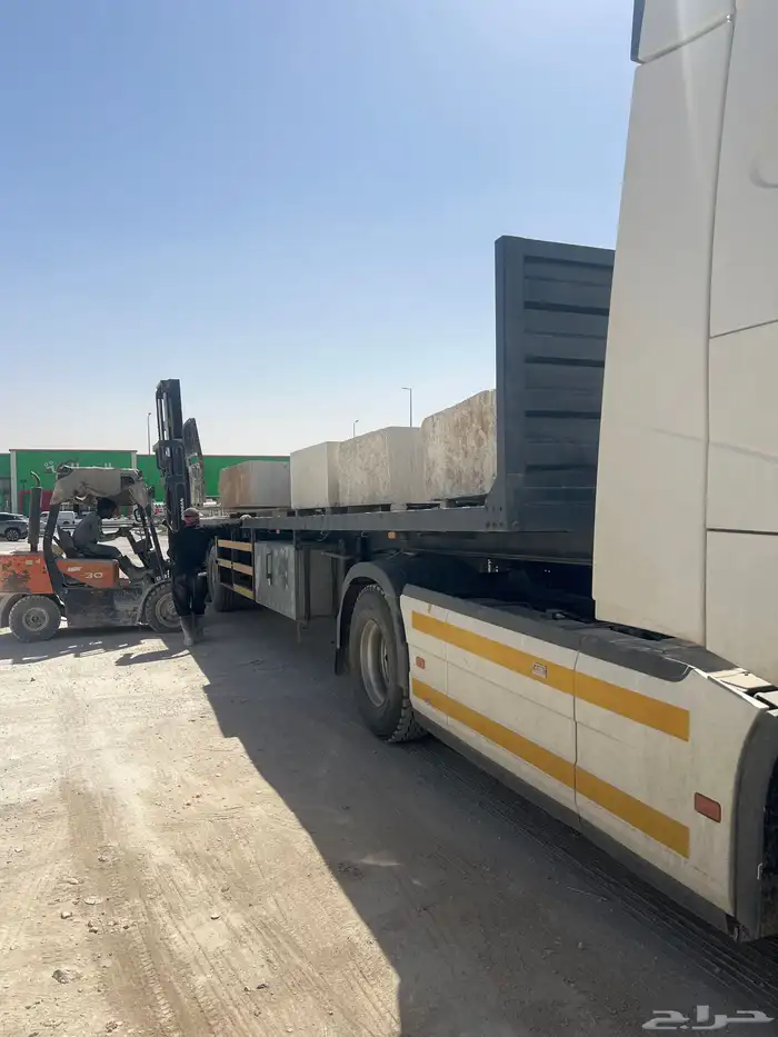 سطحه تريله للنقل البضايع في الرياض الان 1