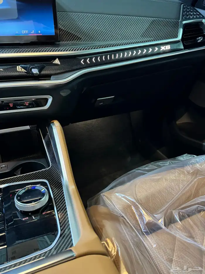 بي ام دبليو X6 2025 BMW اللون أسود اصفار جديد 8