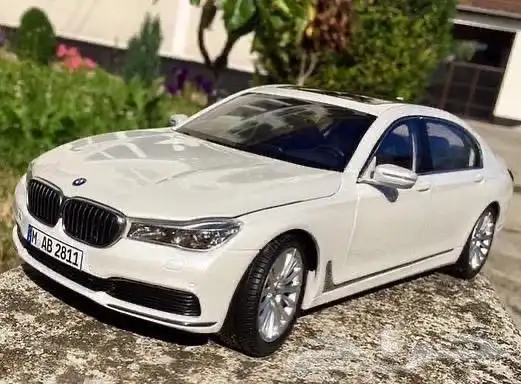 مجسم سيارة BMW 750 Li من اصدار الوكيل 0