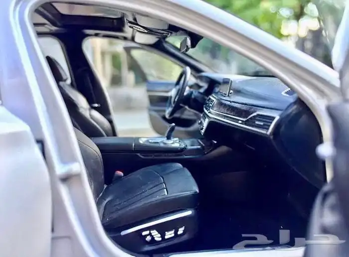 مجسم سيارة BMW 750 Li من اصدار الوكيل 7