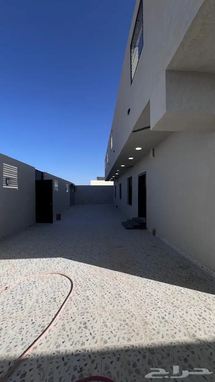 للبيع عمارة دور في حي الشروق 1