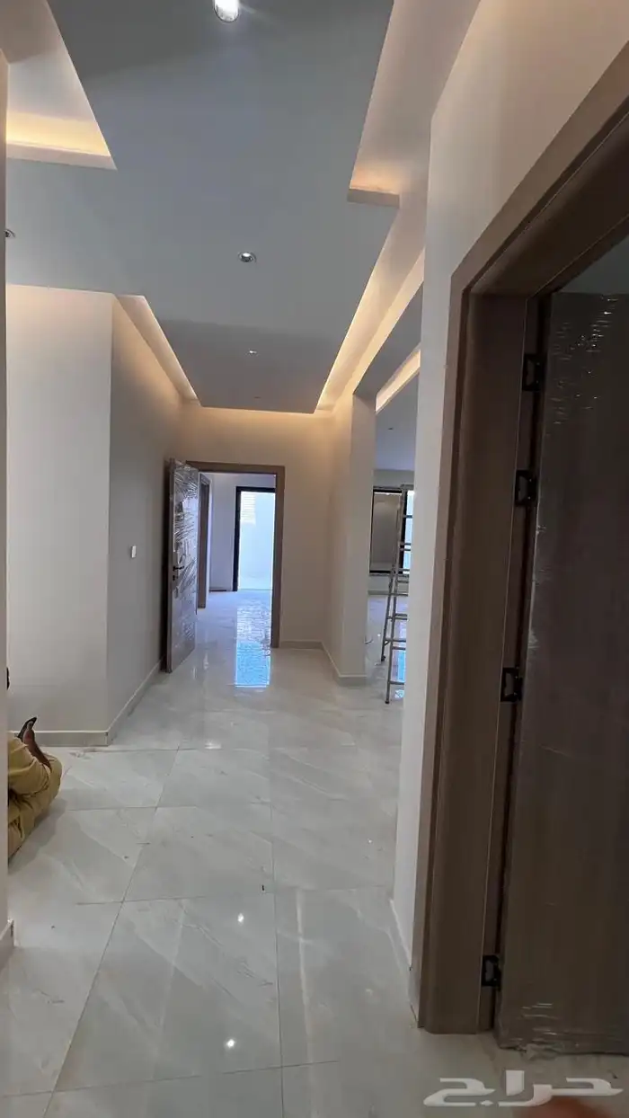 للبيع عمارة دور في حي الشروق 8