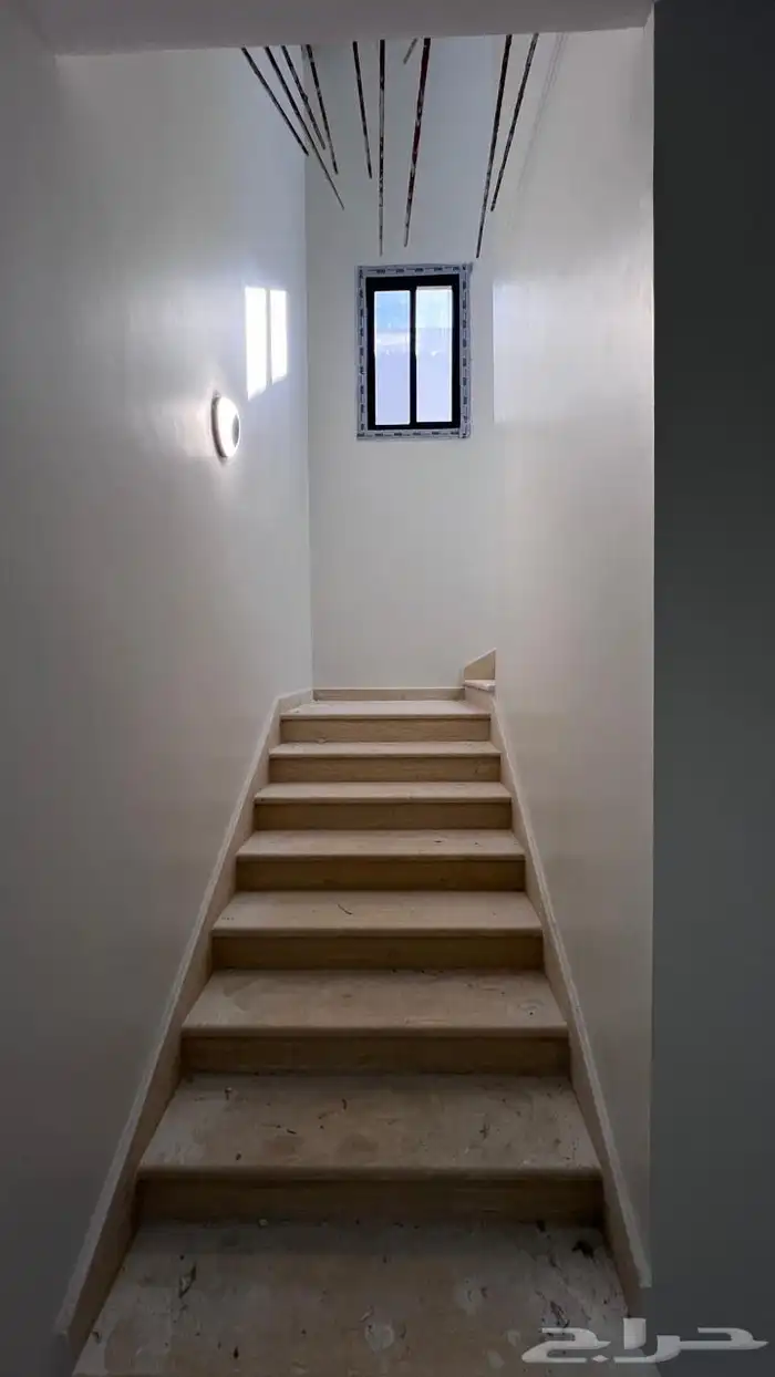 للبيع عمارة دور في حي الشروق 9